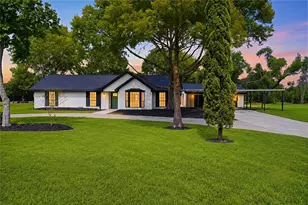 805 Redberry Hill Rd, Baytown, TX 77521 - Photo 1