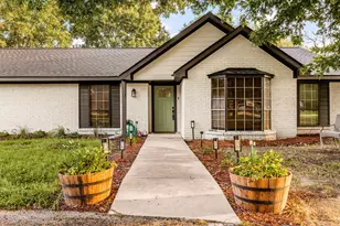 805 Redberry Hill Rd, Baytown, TX 77521 - Photo 1