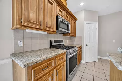 5202 Timber Ridge Street, Baytown, TX 77521 - Photo 9
