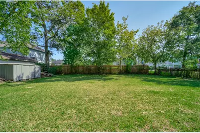914 Hawthorne, Clear Lake Shores, TX 77565 - Photo 9