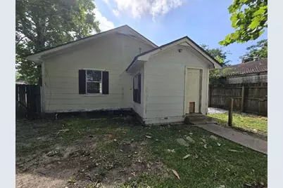 200 S Magnolia Street, Highlands, TX 77562 - Photo 11