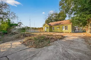 415 Pearl St, Baytown, TX 77520 - Photo 35