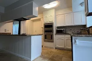 2010 Windy Meadow Dr, Sugar Land, TX 77478 - Photo 5