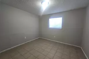 2814 Ave O 1/2, Galveston, TX 77550 - Photo 3
