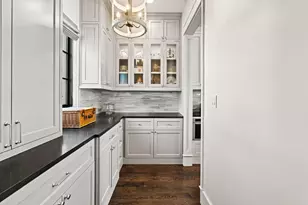 8307 Maple Ct, Bellaire, TX 77401 - Photo 13