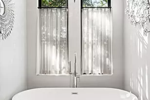 8307 Maple Ct, Bellaire, TX 77401 - Photo 19