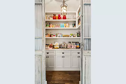 8307 Maple Court, Bellaire, TX 77401 - Photo 15