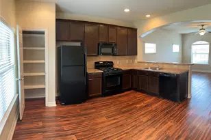 56 Woodland Hills Dr, Conroe, TX 77303 - Photo 3