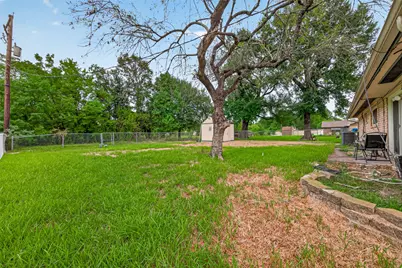 215 Crest Hill Drive, Conroe, TX 77301 - Photo 35