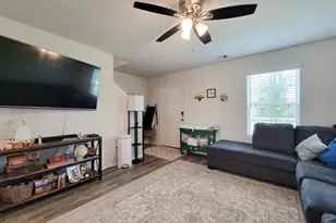 111 Avalon Dr, Huntsville, TX 77320 - Photo 3