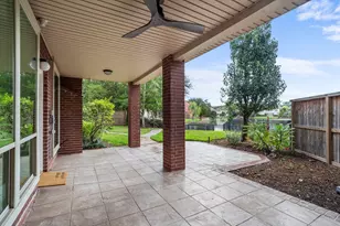 130 S Hall Dr, Sugar Land, TX 77478 - Photo 37