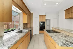 130 S Hall Dr, Sugar Land, TX 77478 - Photo 17