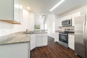 13318 Hilltop Cir Circle, Willis, TX 77318 - Photo 9