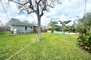 1029 Vine Dr, Angleton, TX 77515 - Photo 23