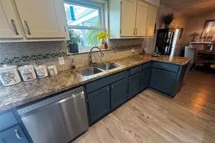 1029 Vine Dr, Angleton, TX 77515 - Photo 9