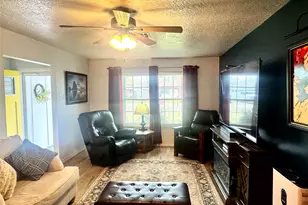 1029 Vine Dr, Angleton, TX 77515 - Photo 5