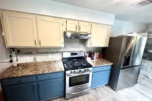 1029 Vine Dr, Angleton, TX 77515 - Photo 7