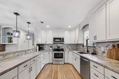 9727 Forest Hollow Drive, Baytown, TX 77521 - Photo 5