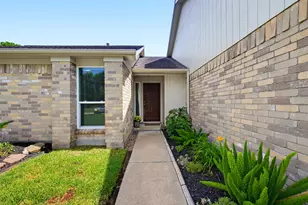 410 Village Creek Dr, Webster, TX 77598 - Photo 3