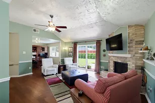 410 Village Creek Dr, Webster, TX 77598 - Photo 5