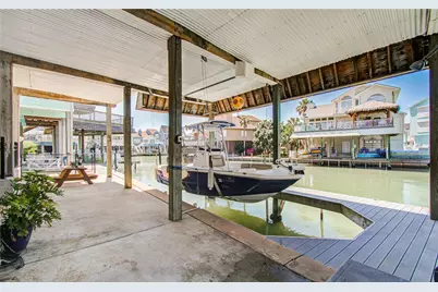 215 Lokai Street, Tiki Island, TX 77554 - Photo 43