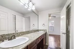 2255 Braeswood Park Dr, Houston, TX 77030 - Photo 9