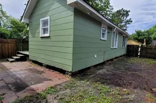 522 Aron St, Baytown, TX 77520 - Photo 9