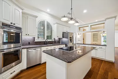 30 Halfmoon Court, The Woodlands, TX 77380 - Photo 9
