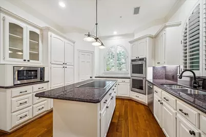 30 Halfmoon Court, The Woodlands, TX 77380 - Photo 11