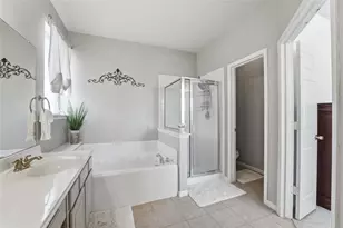 8126 Buffalo Springs Ct, Sugar Land, TX 77479 - Photo 17