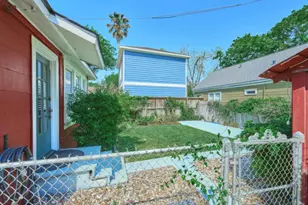 219 W 13th St, Houston, TX 77008 - Photo 9