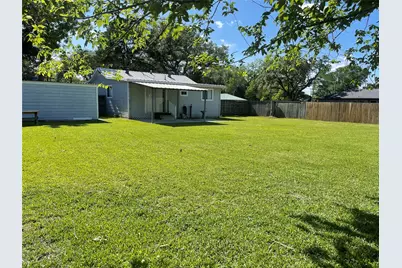 218 N Ormsby Street, Alvin, TX 77511 - Photo 9