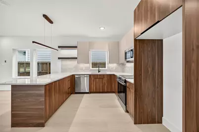 959 Ringold Street #A/B, Houston, TX 77088 - Photo 5