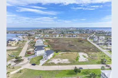 710 Vista Bella, Galveston, TX 77554 - Photo 15