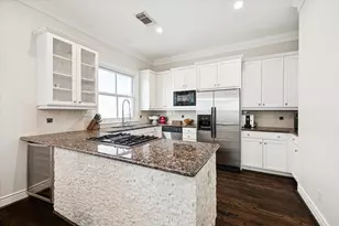 126 Oak Pl Dr, Houston, TX 77006 - Photo 9