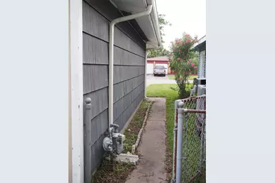 112 Tuna Street, Galveston, TX 77550 - Photo 9