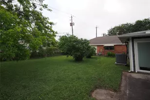 112 Tuna St, Galveston, TX 77550 - Photo 5