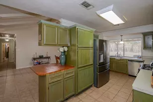 820 Enfield Ln, Beaumont, TX 77707 - Photo 11