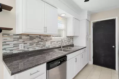 4918 Valley View Drive, La Porte, TX 77571 - Photo 5