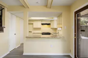 907 Gardenwalk Dr, La Porte, TX 77571 - Photo 9