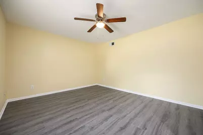 907 Garden Walk Drive, La Porte, TX 77571 - Photo 5