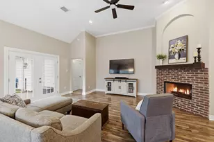 199 Kings Point St, Conroe, TX 77356 - Photo 11
