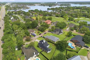 199 Kings Point St, Conroe, TX 77356 - Photo 35