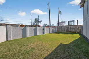 1221 Cedar Post Ln, Houston, TX 77055 - Photo 15
