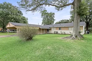 135 Ferndale Ln, Beaumont, TX 77707 - Photo 1