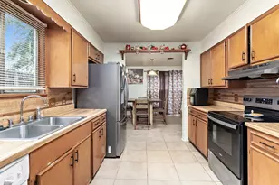 135 Ferndale Ln, Beaumont, TX 77707 - Photo 7