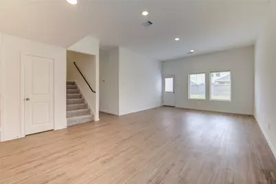 9910 Oakheath Bluff Drive, Baytown, TX 77521 - Photo 7