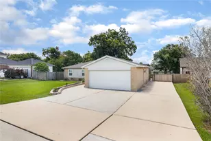 12757 Lake Conroe Hills Dr, Willis, TX 77318 - Photo 3