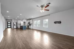 2409 Goddard Grn Dr, Iowa Colony, TX 77583 - Photo 9
