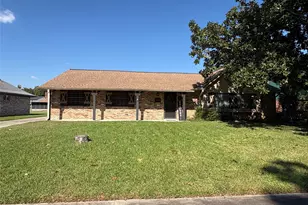 124 Tamarisk Trail, Lake Jackson, TX 77566 - Photo 1